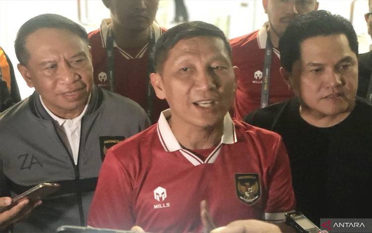 Dirut PT LIB Ferry Paulus ketika ditemui awak media selepas menonton pertandingan antara timnas Indonesia U-23 melawan timnas China Taipei U-23 pada kualifikasi Piala Asia U-23 2024, di Stadion Manahan, Solo, Sabtu (9/9/2023). (ANTARA/Zaro Ezza Syachniar)