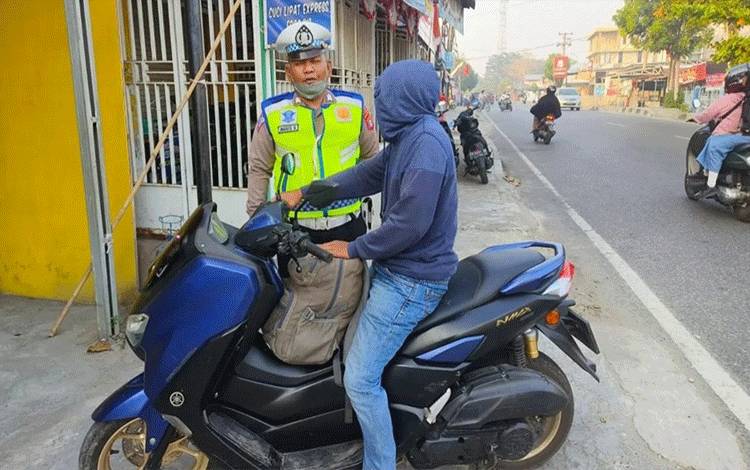 Satlantas Polres Kapuas Beri Teguran ke Pelanggar Lalu Lintas?