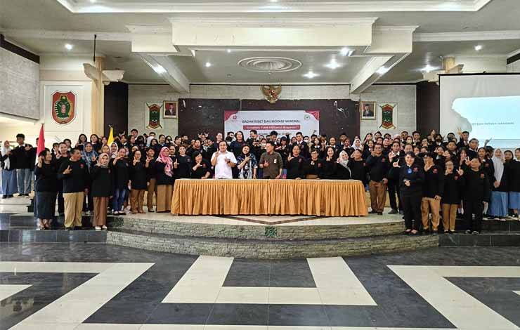 BRIN dan Komisi VII DPR RI Sosialisasi Literasi Digital di Tamiang Layang