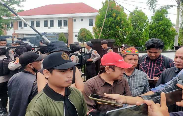 Gelar Aksi Damai Sidang Mantan Bupati Kapuas dan Istri di Pengadilan Tipikor, Begini Katanya?