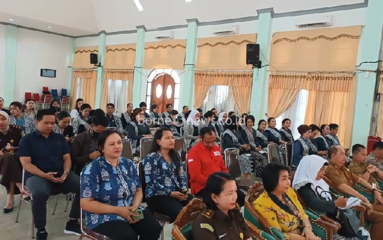 Bupati Dorong Bidan di Gunung Mas Bersinergi Tingkatkan SDM dalam Sektor Kesehatan