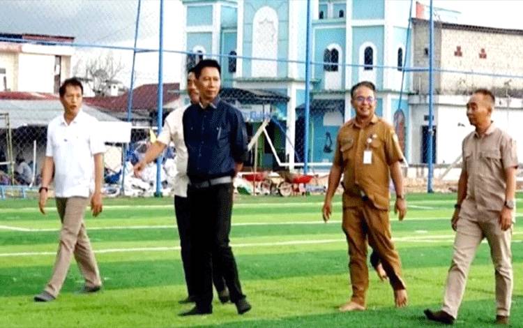 Bupati Barito Utara Tinjau Progres Pembangunan Mini Soccer