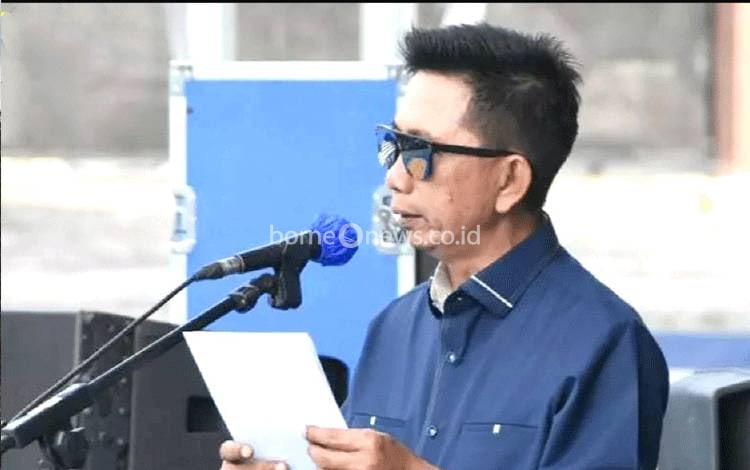 Bupati Barito Utara, H Nadaosyah saat menyampaikan sambutan dan arahan pada kegiatan sosialisasi dan family gathering yang diikuti pemerintah desa dan kelurahan se Barito Utara, di arena Tiara Batara. (Foto : Dhani)?