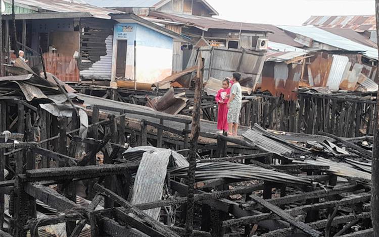 Pemprov Kalteng Menginventarisir Lokasi Kebakaran Jalan Mendawai Dan Bantu Korban