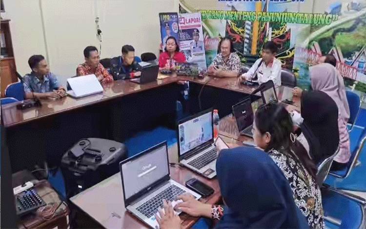 Jajaran Sekretariat DPRD Kapuas Diberikan Pelatihan Kelola Website SOPD