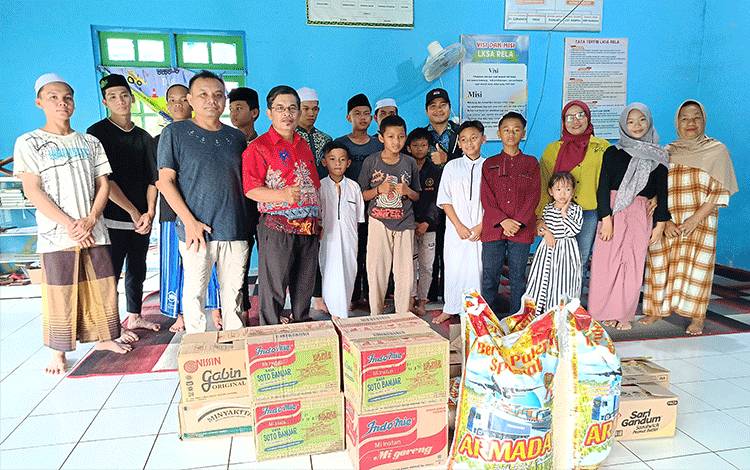 Forum Guru Sertifikasi Barito Timur Salurkan Bantuan ke Panti Asuhan dan Warga