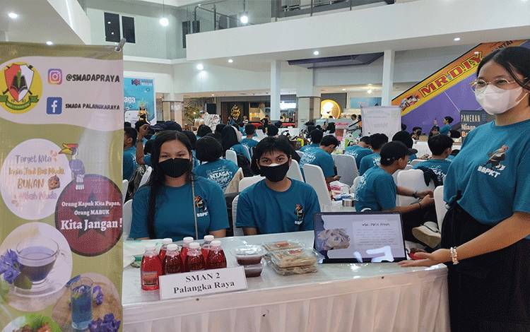 Balai Bahasa Provinsi Kalimantan Tengah menghelat kegiatan Pameran Niaga Bahasa Generasi Muda Pandai Berniaga di Athrium Palangka Raya Mall atau Palma pada Sabtu, 16 September 2023. (FOTO: TESTI PRISCILLA)