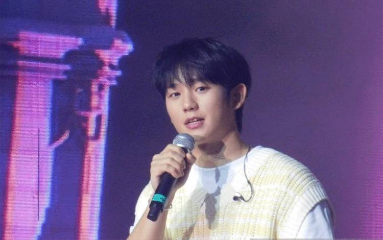 Aktor Korea Selatan Jung Hae-in saat menjumpai para penggemarnya di Indonesia untuk pertama kali, melalui acara bertema "2023 JUNG HAE IN FANMEETING IN JAKARTA 'THE 10TH SEASON'" di Jakarta, Sabtu (16/9/2023). (ANTARA/Lia Wanadriani Santosa)