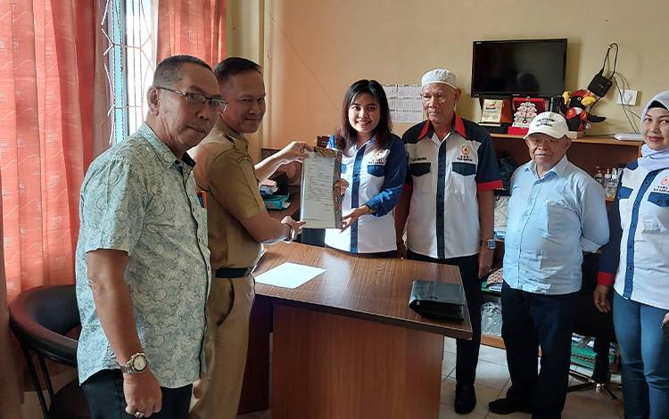 Sekda Septedy Jadi Pendaftar Pertama Bakal Calon Ketua KONI Kapuas