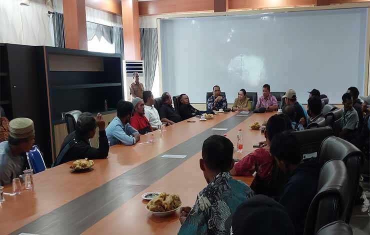 Datangi Kantor DPRD Kapuas, Puluhan Petani Tiga Desa Sampaikan Aspirasi Ini