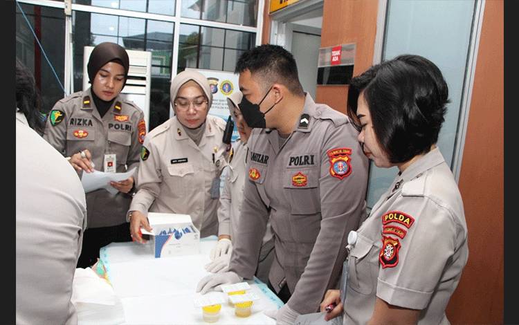 Rumkit Bhayangkara Adakan Tes Urine