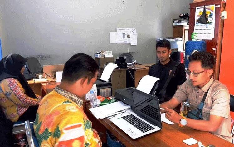Anggota?Tipidkor?Satreskrim Polres Lamandau?tengah melaksankan?rapat koordinasi?dengan Dinsos dan Distan Kabupaten Lamandau. (FOTO : HENDI NURFALAH)
