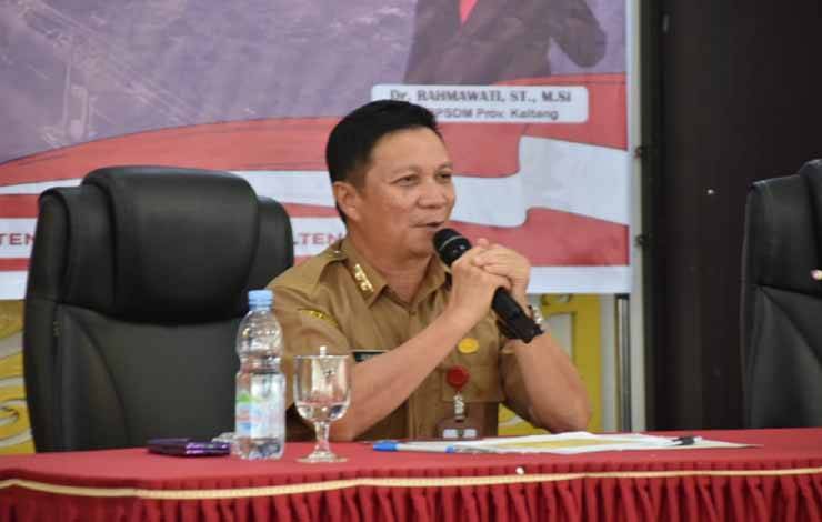 Staf Ahli Gubernur Bidang Kemasyarakatan dan Sumber Daya Manusia Suhaemi saat memaparkan materi di Aula BPSDM Provinsi Kalteng, Selasa, 19 September 2023. (FOTO:IKHSAN)