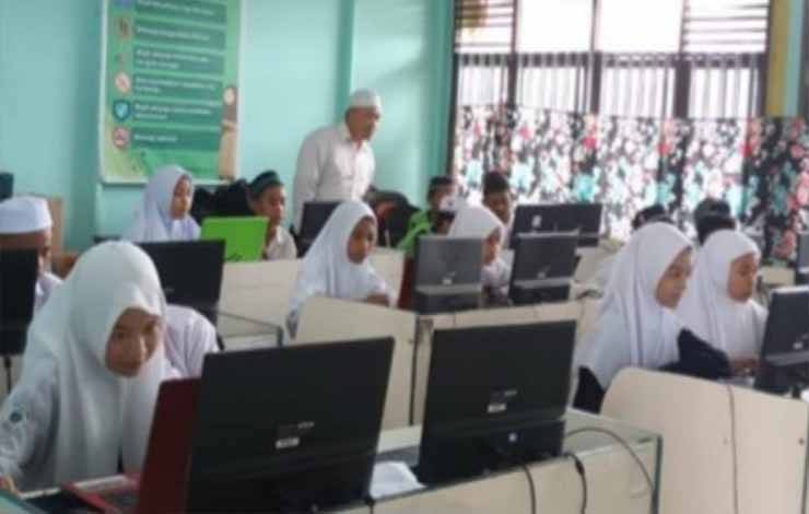 Pelaksanaan ANBK di MTsN 2 Kapuas Berjalan Lancar