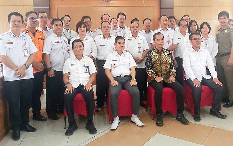 Bupati Bartim Pimpin Rapat Pembahasan Awal Evaluasi Perencanaan dan Penganggaran 2023
