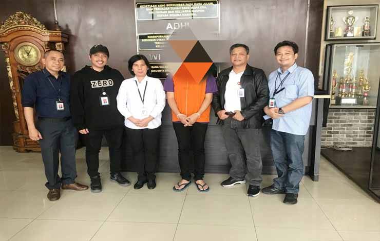 DPO Terduga Pelaku Asuransi Ilegal berhasil diamankan OJK sesuai kewenangan penyidikan di sektor jasa keuangan.(FOTO: Rilis OJK Kalteng untuk Borneonews)