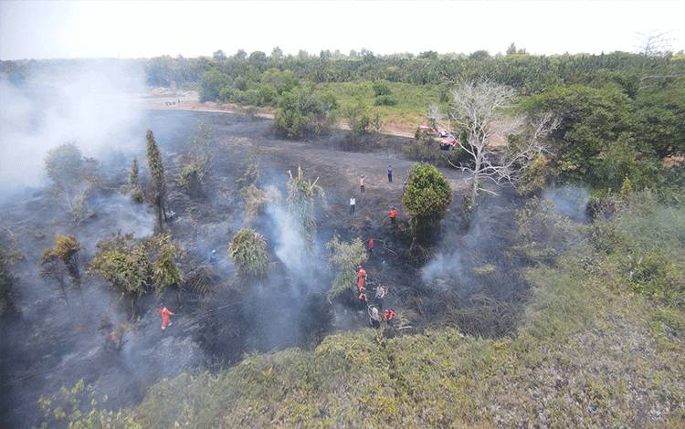 Lahan Terbakar di Desa Sungai Undang Membuat Asap Pekat Selimuti Kantor Pemkab Seruyan