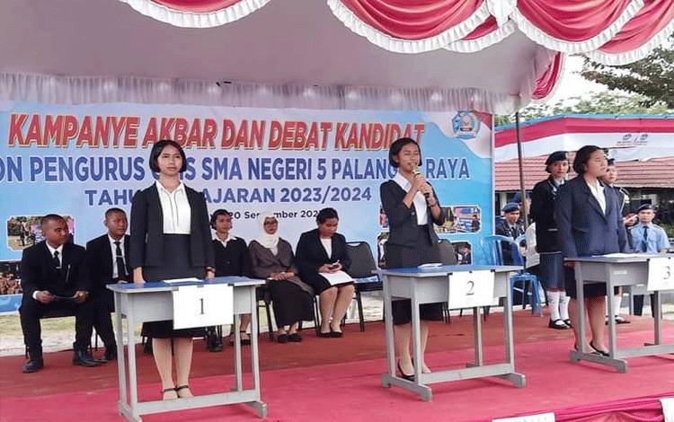 Semaraknya Kampanye Akbar dan Debat Kandidat Pengurus OSIS SMAN 5 Palangka Raya
