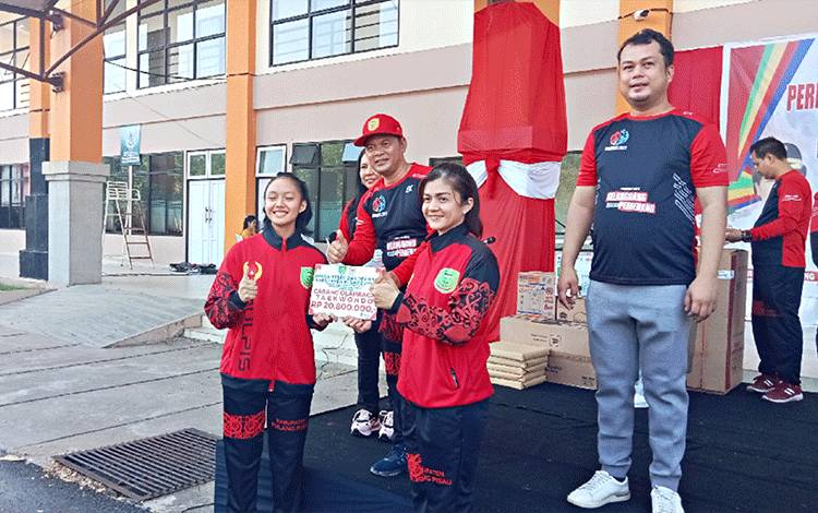 Pemkab Pulang Pisau Bagikan Bonus Atlet Porprov XII Kalteng