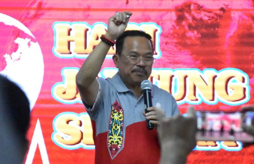 Sekda Kalimantan Tengah, Nuryakin, saat peringatan Hari Jantung Sedunia sekaligus Edukasi mengenai Faktor Resiko, Penyebab Serta Gejala-Gejala Penyakit Jantung di Aula Jayang Tingang, Jumat, 22 September 2023. (FOTO: IKSAN)