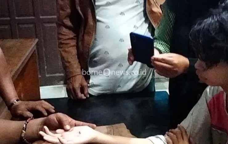 Cincin Sesak Menusuk Jari, Berhasil Dilepa Call Center 112