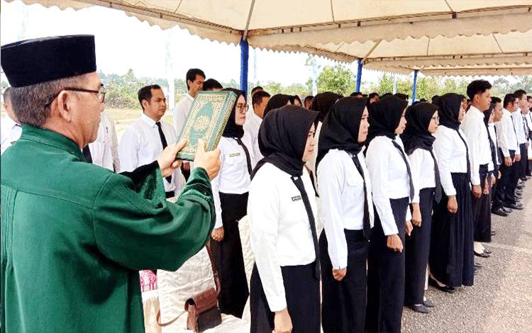Bupati Barito Utara Serahkan SK Pengangkatan PPPK