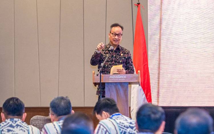 Menteri Perindustrian Agus Gumiwang Kartasasmita menutup Business Forum dalam rangkaian Rakernas XXIII Himpunan Kawasan Industri di Bali, Kamis (21/9/2023). ANTARA/HO-Kementerian Perindustrian