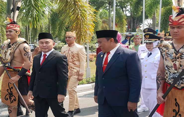 Tarian Dayak Meriahkan Suasana Pelantikan Pj Bupati dan Walikota