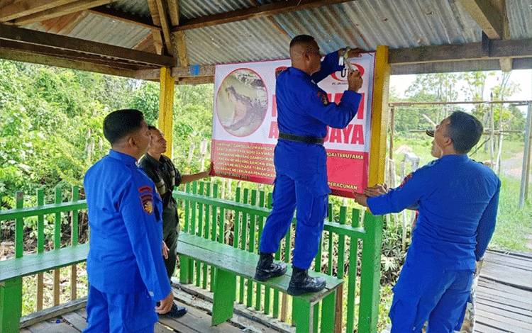 Buaya Sungai Mentaya Sering Muncul, Polisi Pasang Papan Peringatan