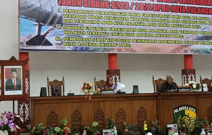 Baru Dilantik, Pj Wali Kota Palangka Raya Langsung Hadir Rapat Paripurna