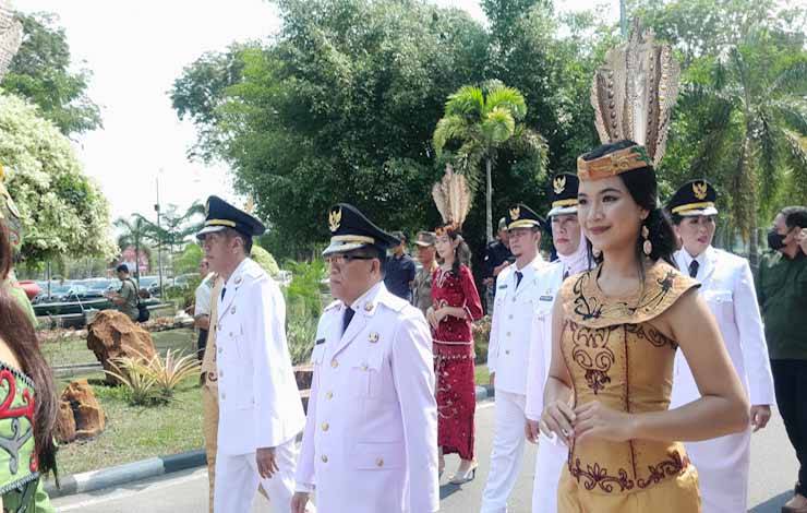 Erlin Hardi saat mengikuti iring-iringan menjelang pelantikkan Pj bupati dan walikota di Kantor Gubernur Kalteng, Senin, 25 September 2023 (Foto:Marini)