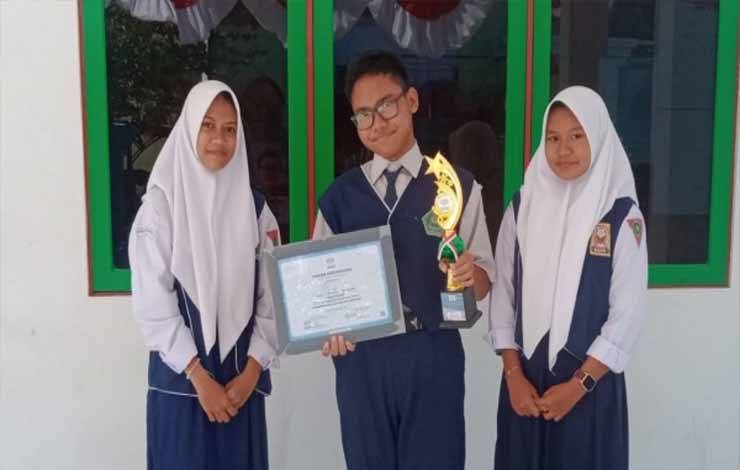 Siswa MTsN 1 Kapuas Melaju ke Tingkat Nasional pada Ajang OBA