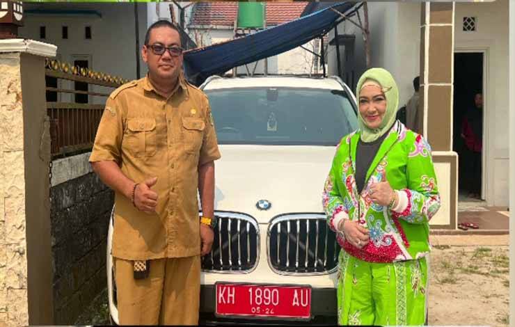 Umi Mastikah Kembalikan 2 Mobil Dinas ke Pemko Palangka Raya