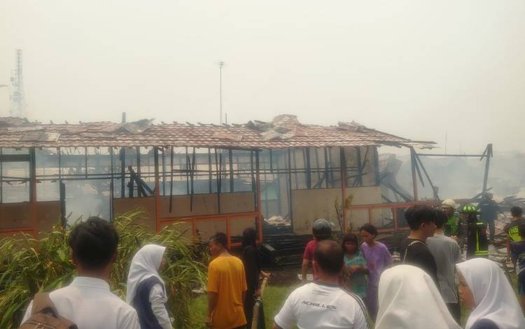 Kebakaran Hanguskan Sejumlah Ruangan di SMPN 4 Selat?