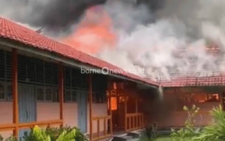 Ada 8 Ruangan SMPN 4 Selat yang Terbakar, Kerugian Ditaksir Ratusan Juta