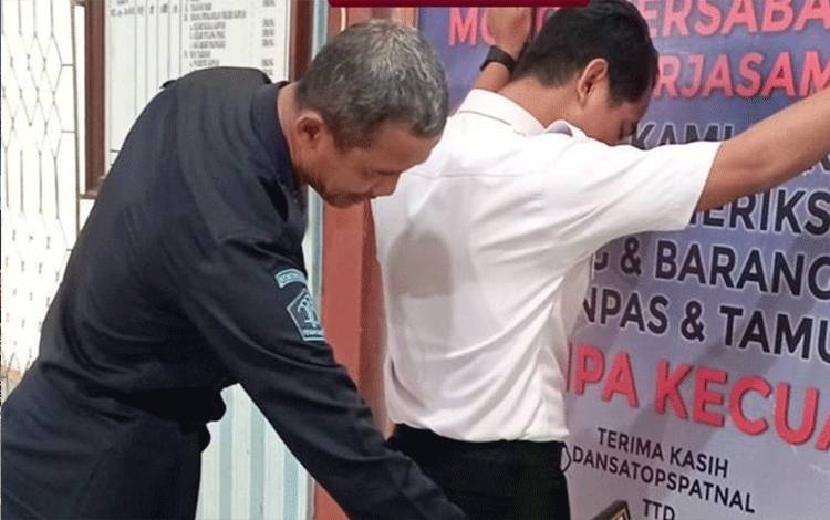 Cegah Masuknya Barang Terlarang, Petugas P2U Perketat Penggeledahan Badan dan Pemeriksaan Barang Titipan