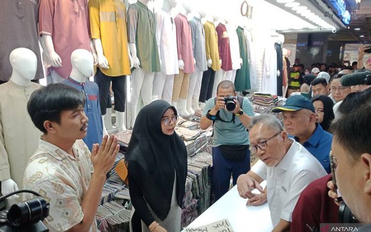 Mendag Tinjau Pasar Tanah Abang setelah Terbitkan Permendag 31/2023
