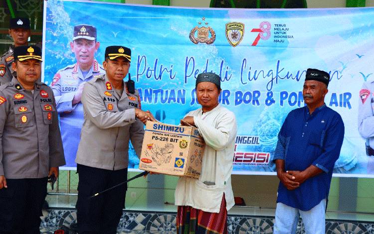 Polres Gunung Mas Beri Bantuan Sumur Bor dan Pompa Air kepada Masyarakat