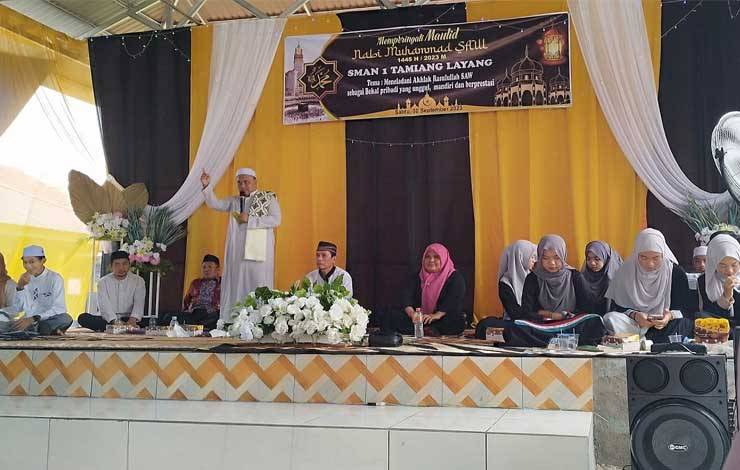Peringatan Maulid Nabi Muhammad SAW di pendopo SMA Negeri 1 Tamiang Layang Kabupaten Barito Timur, Sabtu, 30 September 2023. (FOTO: BOLE MALO)