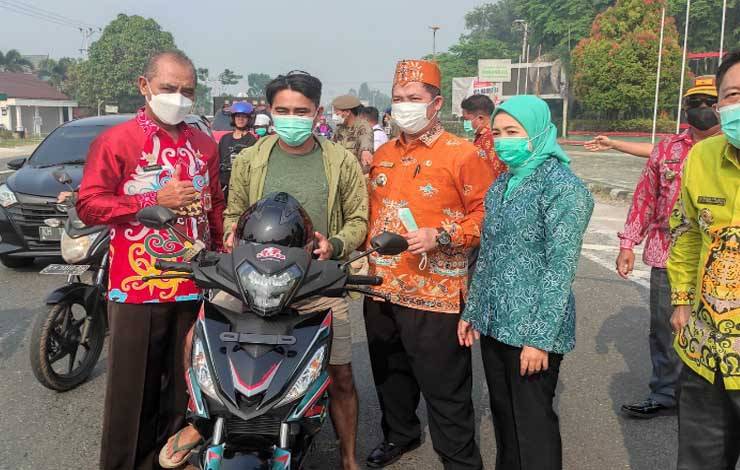 Ribuan Masker Dibagikan di Katingan