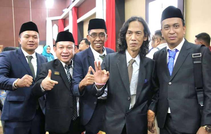 Anggota Komisi A DPRD Kota Palangka Raya Tantawi Jauhari (Dua Dari kanan) saat menghadiri kegiatan pelantikan Penjabat Bupati Wali Kota Se - Kalteng (Foto : IST)