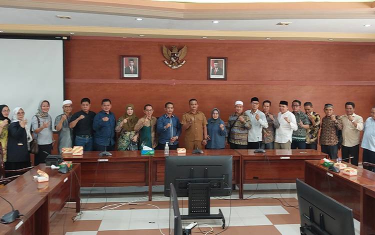 Anggota DPRD Hulu Sungai Utara saat kunjungan kerja ke DPRD Kapuas, Selasa, 3 Oktober 2023. (FOTO: DODI)