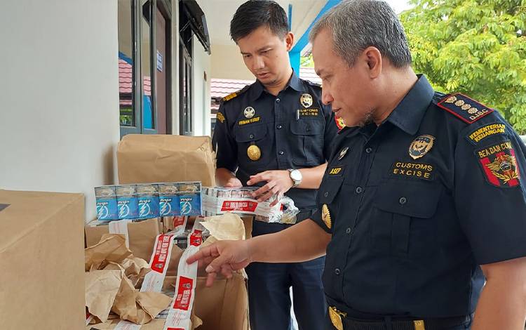 Bea Cukai Palangka Raya Sita 52.000 Batang Rokok Ilegal