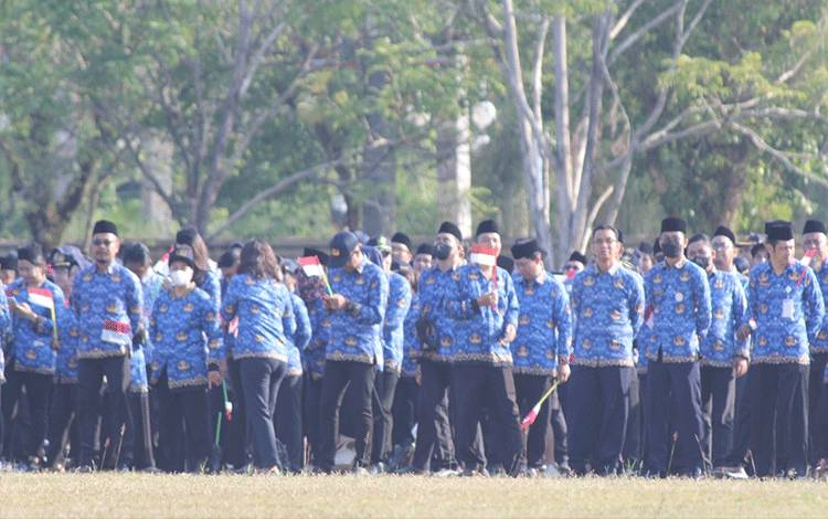 Pegawai Pemprov Kalteng. Sekda Kalteng, Nuryakin mengingatkan pentingnya perubahan dan inovasi dalam pelayanan. (FOTO:HAFIDZ)