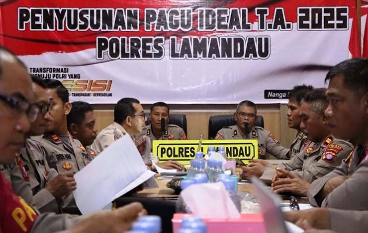 Kepala Birorena Polda Kalteng AKBP Andi Hari Wibowo memimpin penyusunan pagu ideal Polres Lamandau tahun anggaran 2025. (FOTO : HENDI NURFALAH)