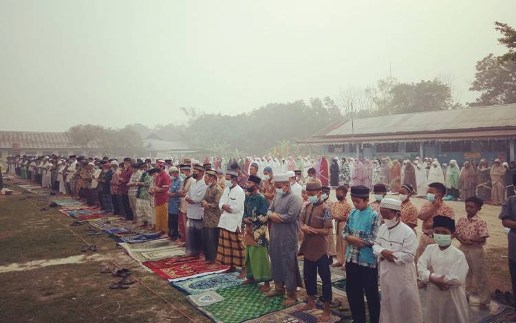 Warga Kelurahan Kalampangan Adakan Salat Istisqa untuk Minta Hujan