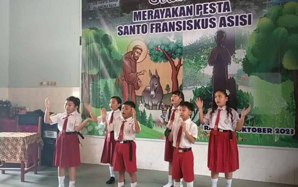 Perayaan Hari Raya Santo Fransiskus dari Assisi di SDK Santa Maria Palangka Raya pada Rabu, 4 Oktober 2023.(FOTO: TESTI PRISCILLA)