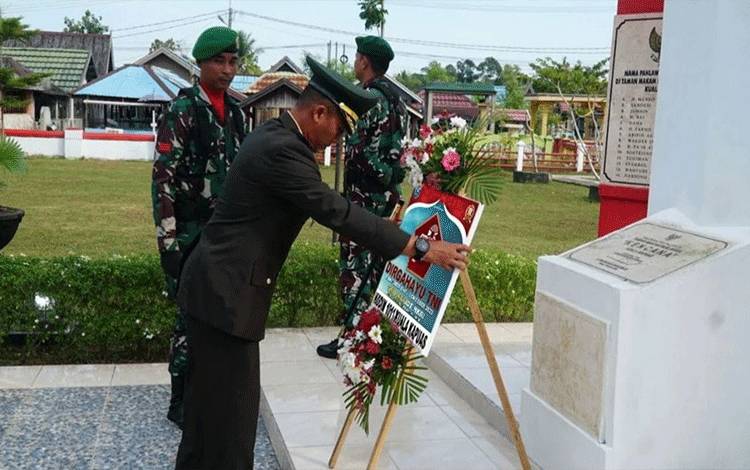 Sambut HUT ke-78 TNI, Jajaran Kodim 1011 Kuala Kapuas Ziarah ke TMP
