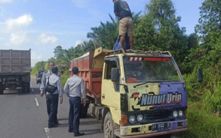 Pemkab Kobar Terbitkan SE Ketertiban Angkutan Bak Terbuka