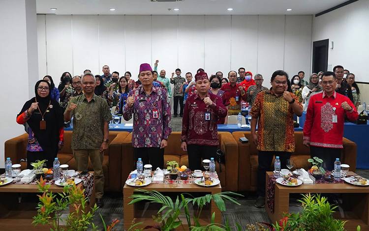 Peserta pada Rapat Akhir Penyediaan Data/Informasi dan Peta Potensi serta Peluang Usaha Provinsi Kalteng di Hotel Luwansa Palangka Raya, Kamis, 5 Oktober 2023. (FOTO: AGUNG)